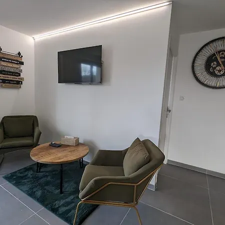 Сasa de vacaciones Gite Au Bord Du Lac Avec Spa, Aire De Jeux, Baby-foot Et Proche De La Nature Et D'epinal. - Fr-1-589-630