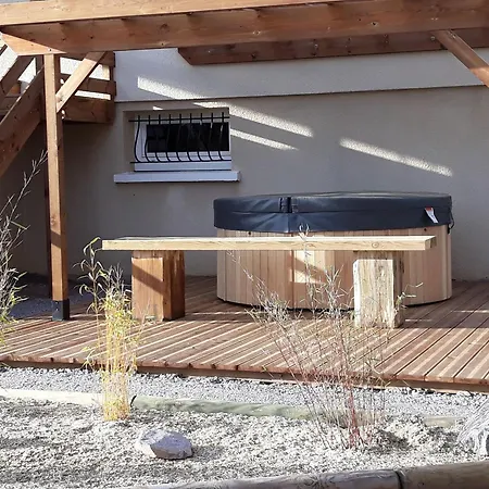 Gite Au Bord Du Lac Avec Spa, Aire De Jeux, Baby-foot Et Proche De La Nature Et D'epinal. - Fr-1-589-630 * Chaumousey